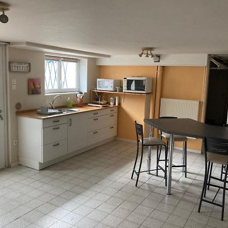 Appartement En Rez-De-Chaussee De Maison Montanay Eksteriør bilde