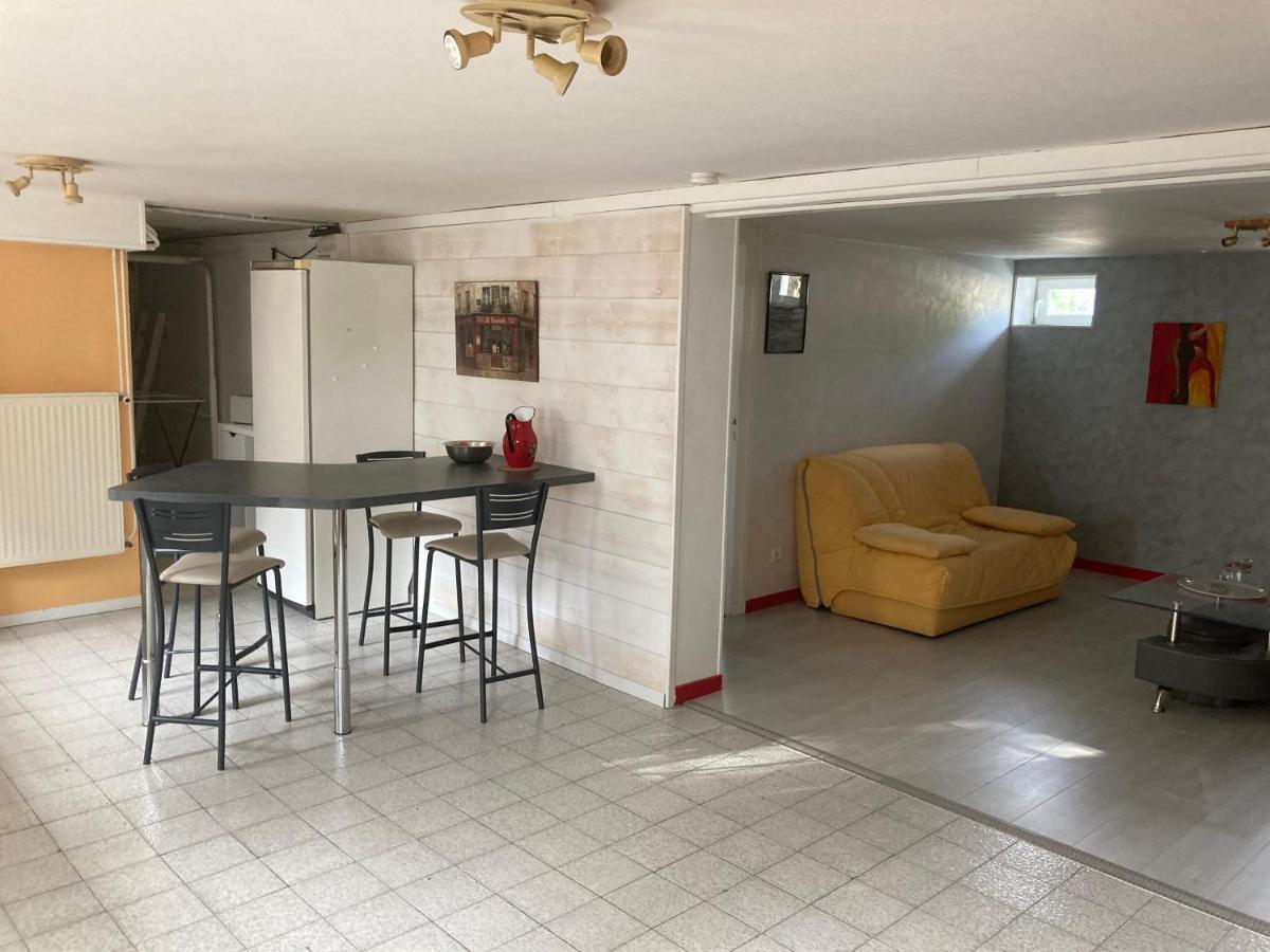 Appartement En Rez-De-Chaussee De Maison Montanay Eksteriør bilde