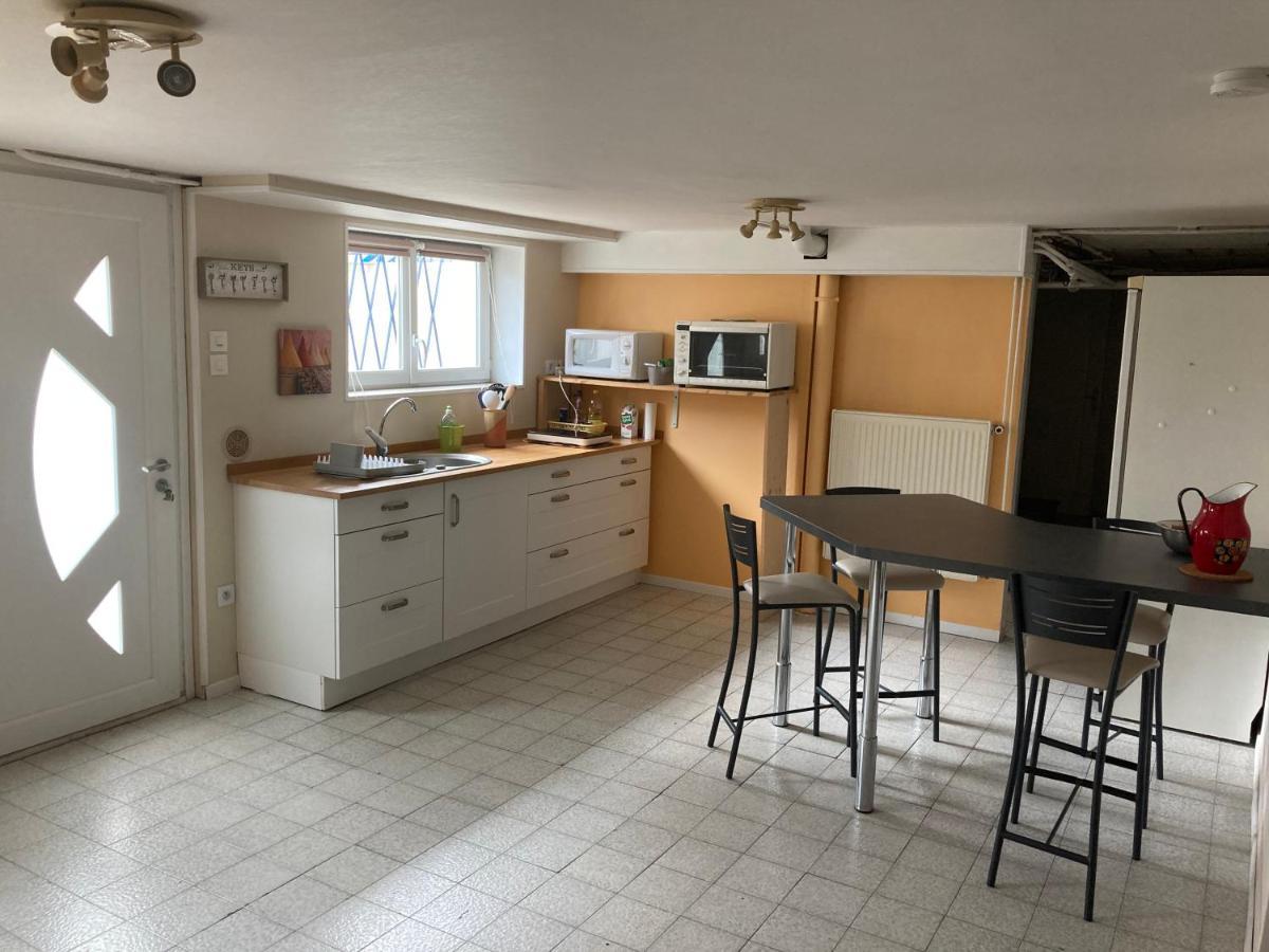 Appartement En Rez-De-Chaussee De Maison Montanay Eksteriør bilde